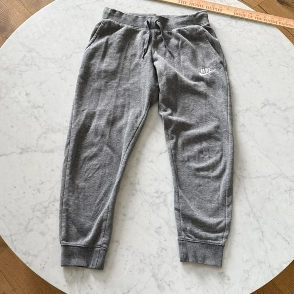 Nike Kids Gray Fleece Jogger Sweatpants Youth Large L Drawstring Swoosh Logo